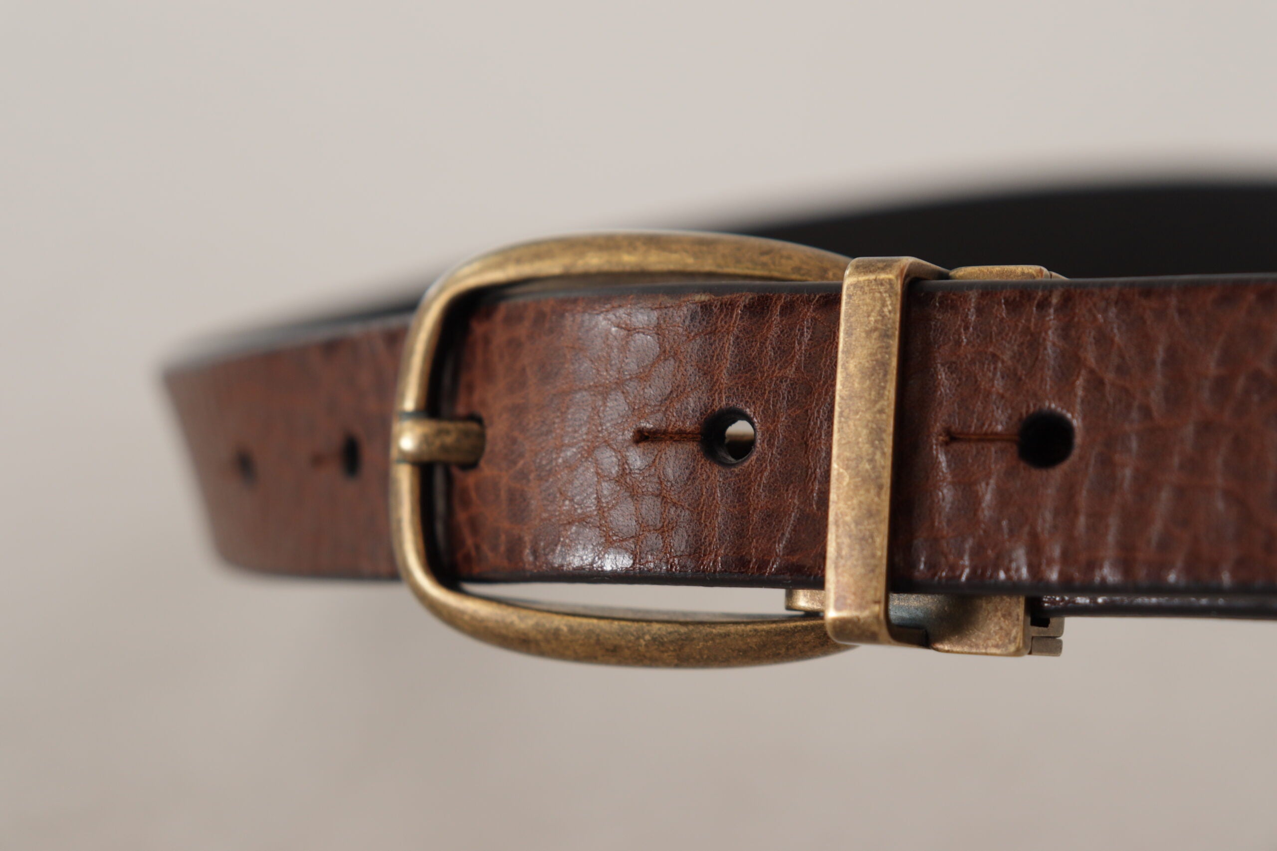 Dolce & Gabbana Elegant Leather Belt with Metal Buckle