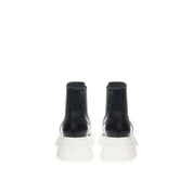 Alexander McQueen Elegant Leather Boots in Timeless Black